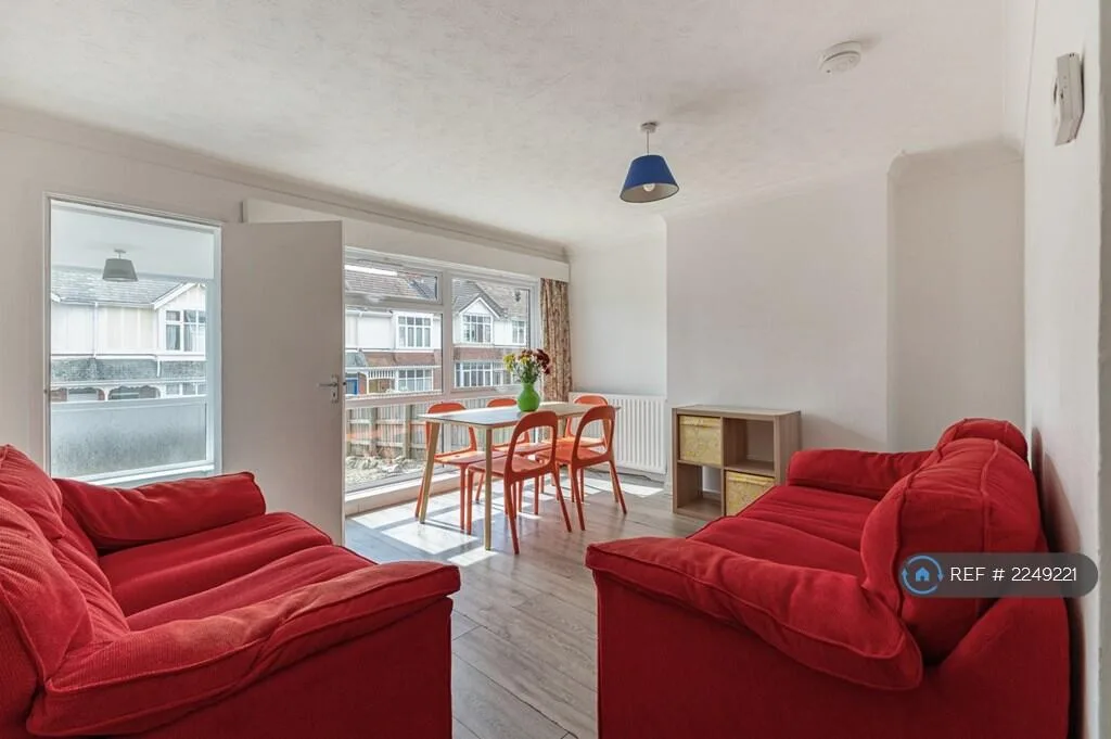 5 bedroom terraced house for rent