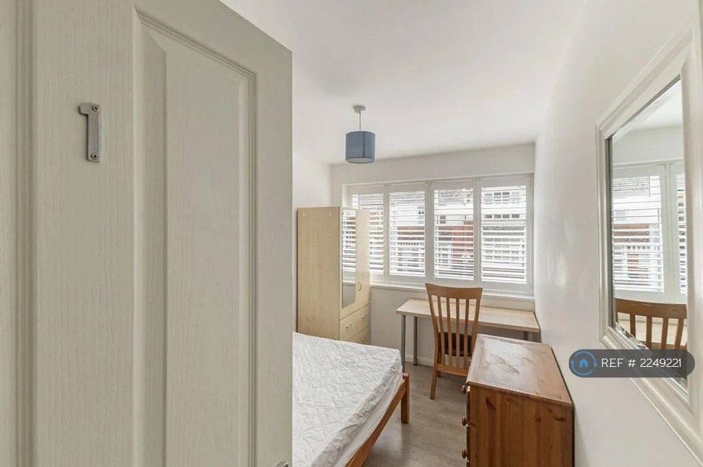 5 bedroom terraced house for rent