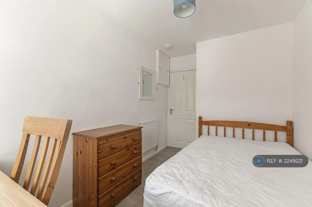 5 bedroom terraced house for rent