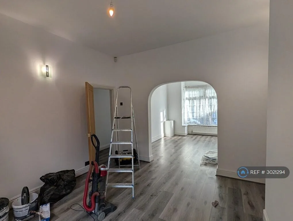 3 bedroom end of terrace house for rent