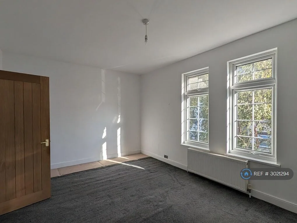 3 bedroom end of terrace house for rent
