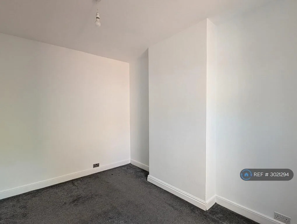 3 bedroom end of terrace house for rent