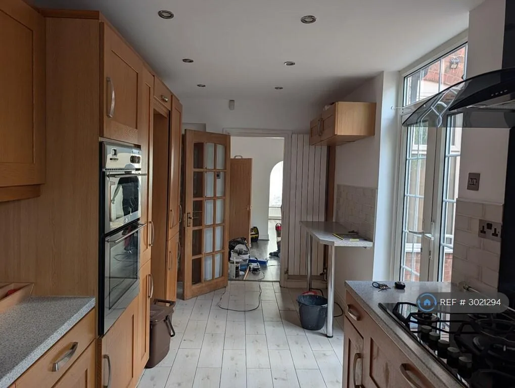 3 bedroom end of terrace house for rent