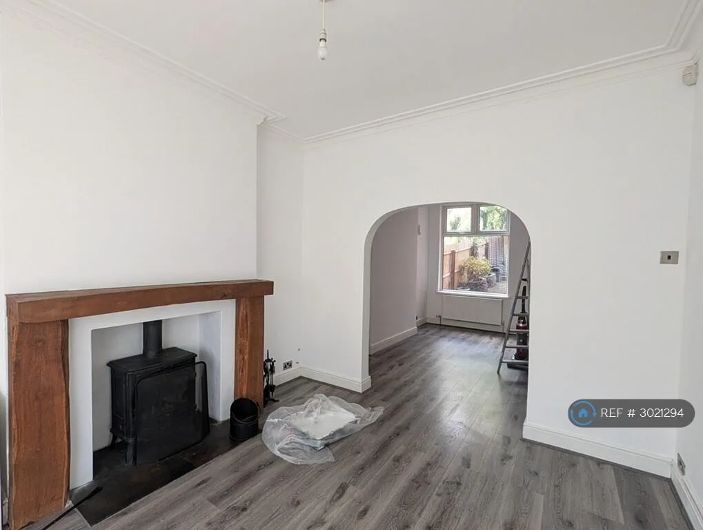 3 bedroom end of terrace house for rent