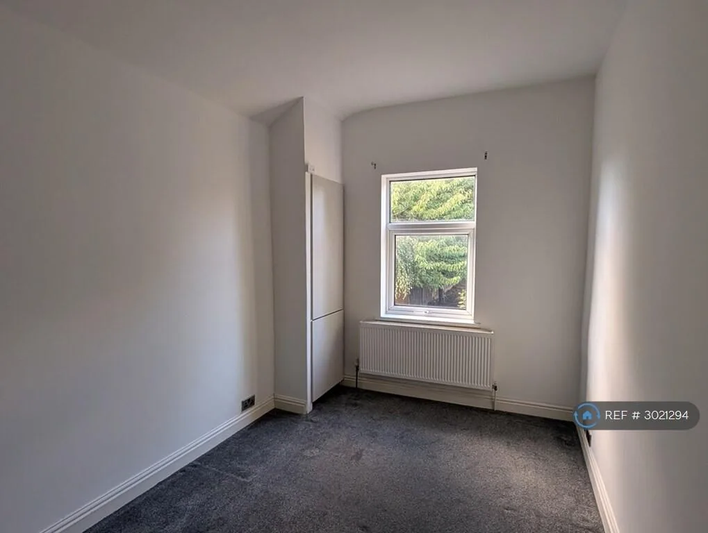 3 bedroom end of terrace house for rent