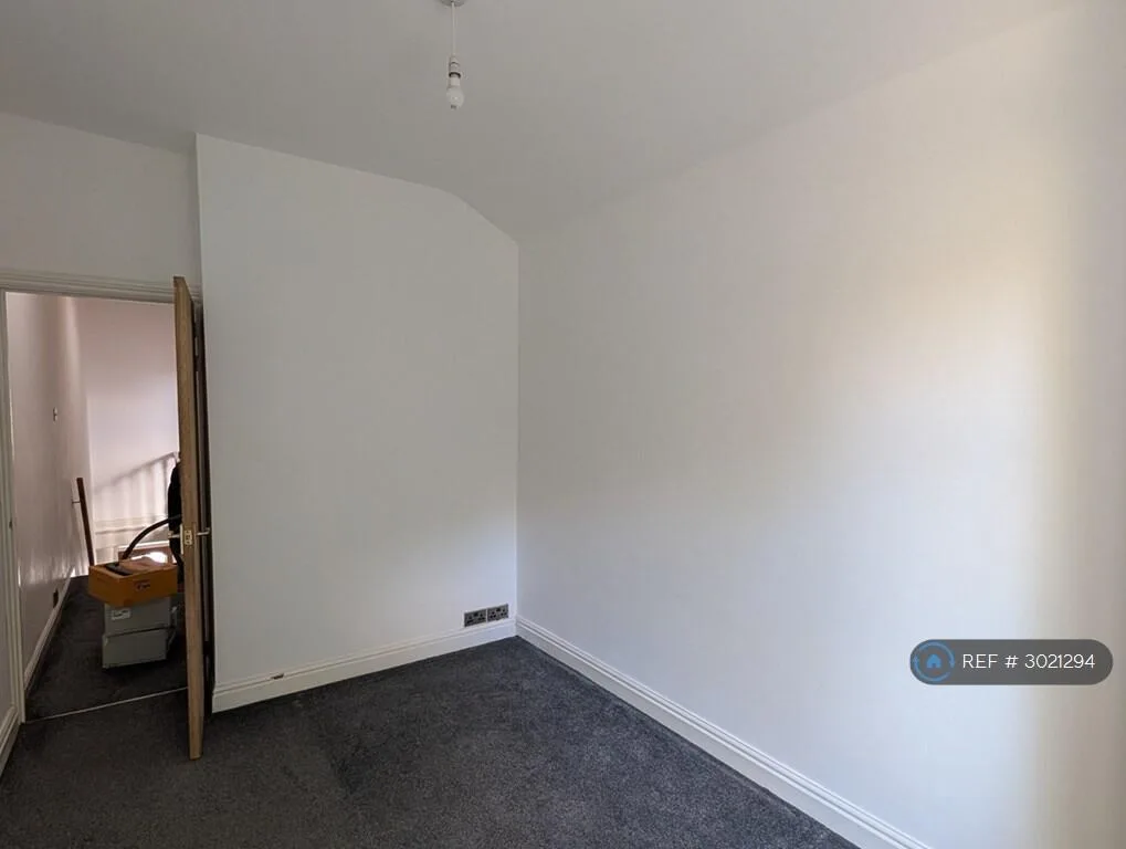 3 bedroom end of terrace house for rent