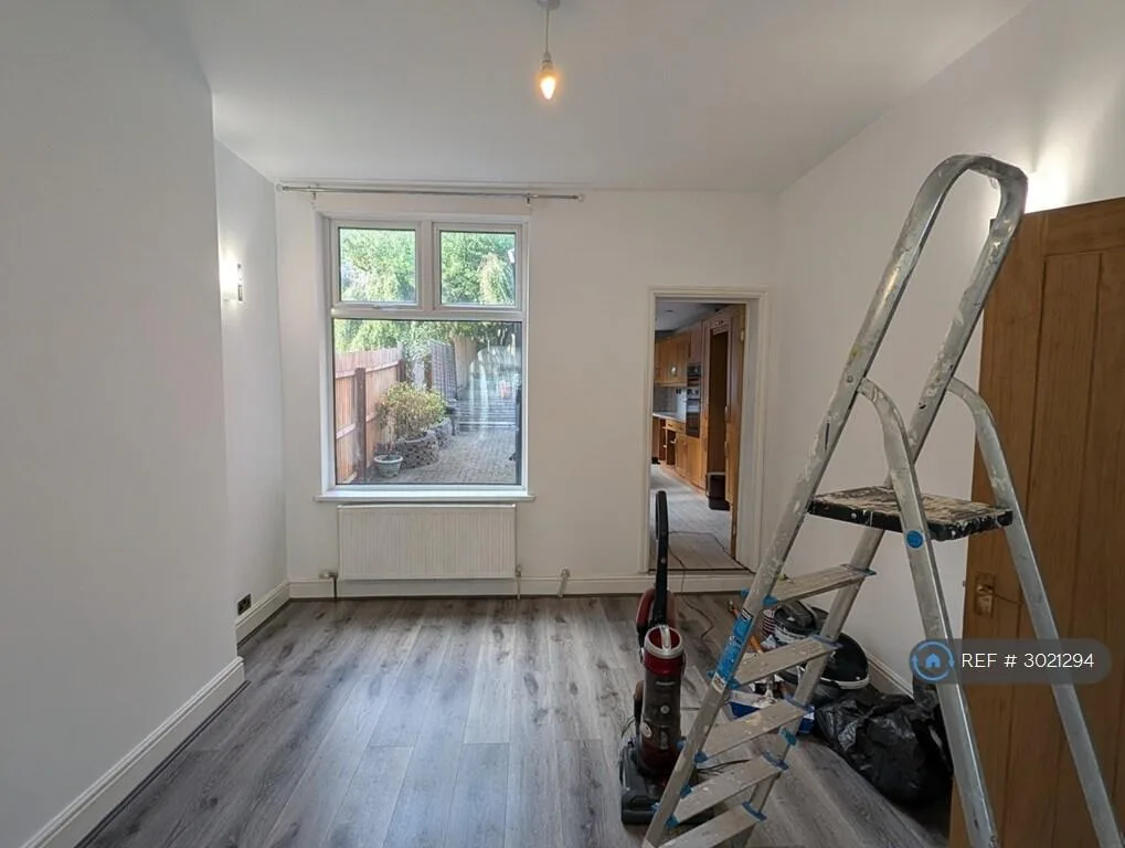 3 bedroom end of terrace house for rent