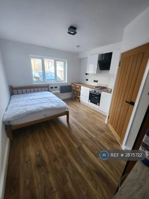 Studio flat for rent