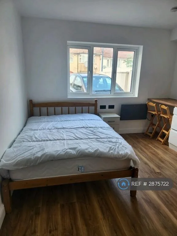 Studio flat for rent