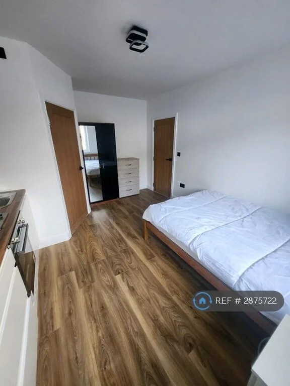 Studio flat for rent