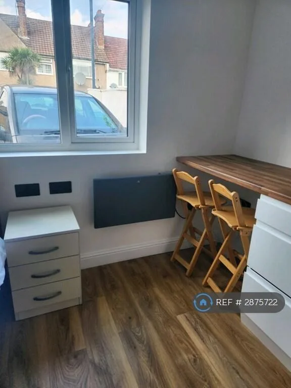 Studio flat for rent