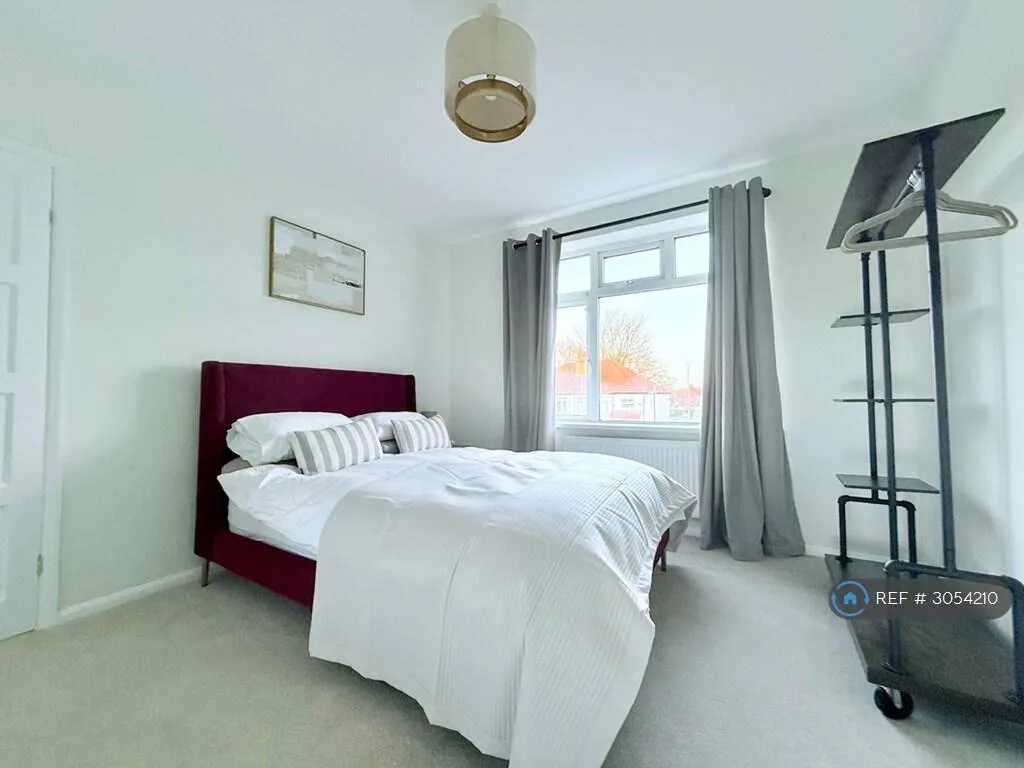 3 bedroom semi-detached house for rent