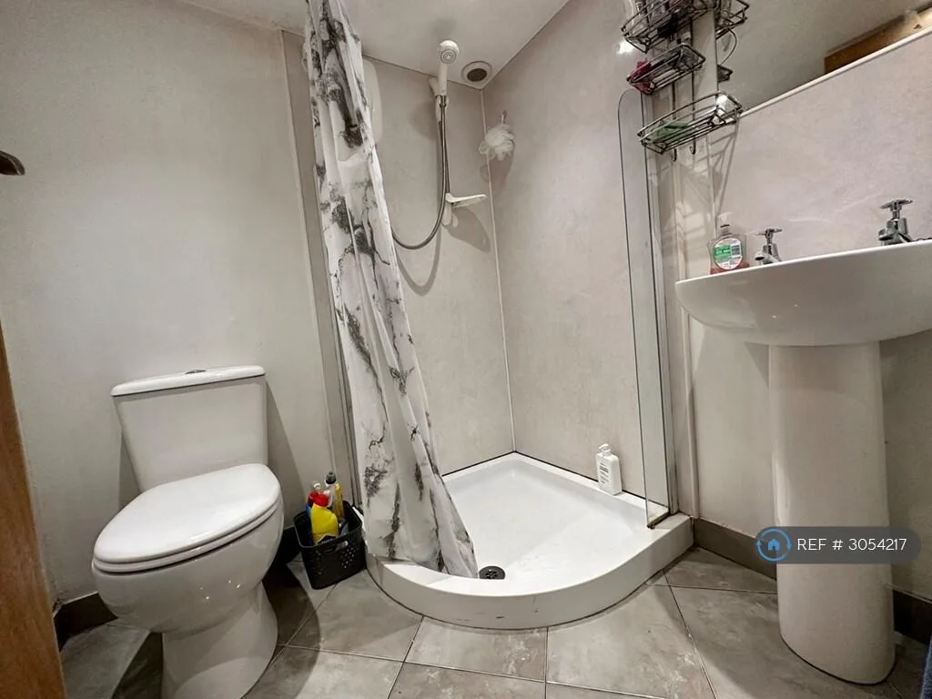 5 bedroom terraced house for rent