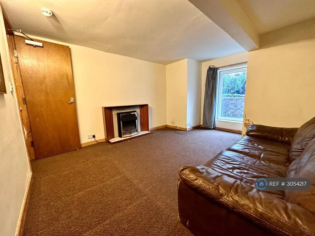 5 bedroom terraced house for rent