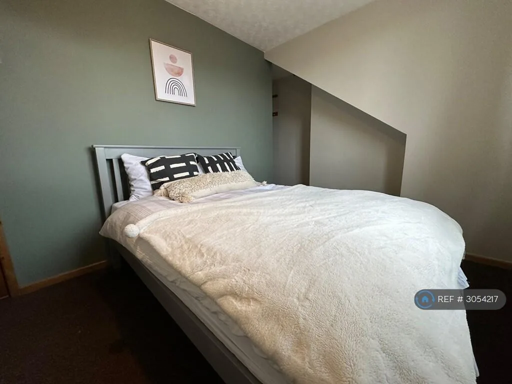 5 bedroom terraced house for rent
