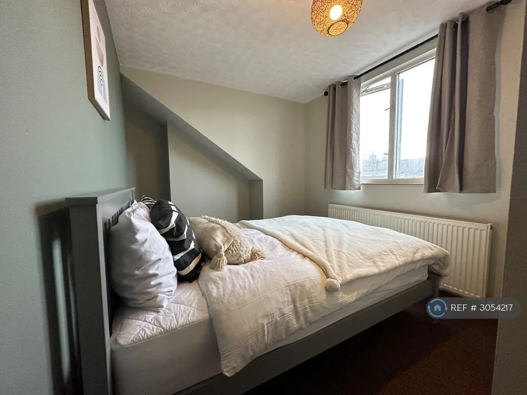 5 bedroom terraced house for rent