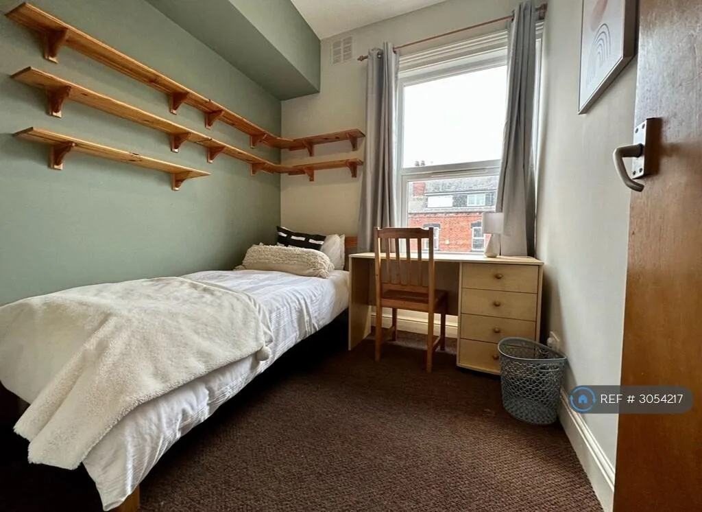 5 bedroom terraced house for rent