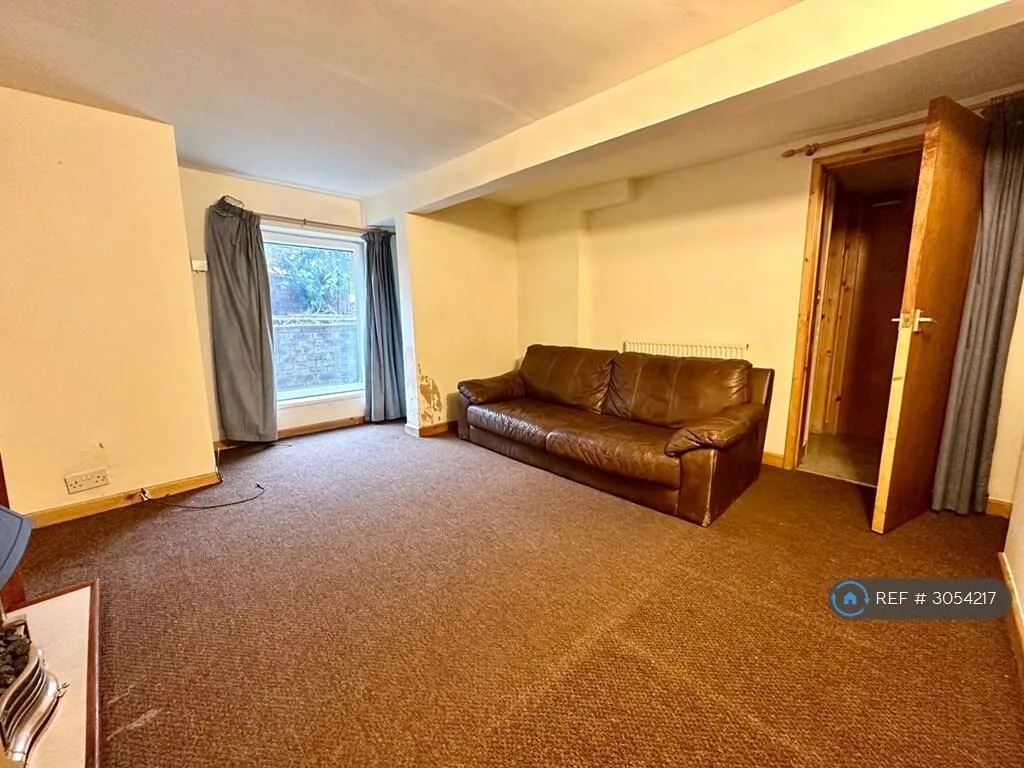 5 bedroom terraced house for rent