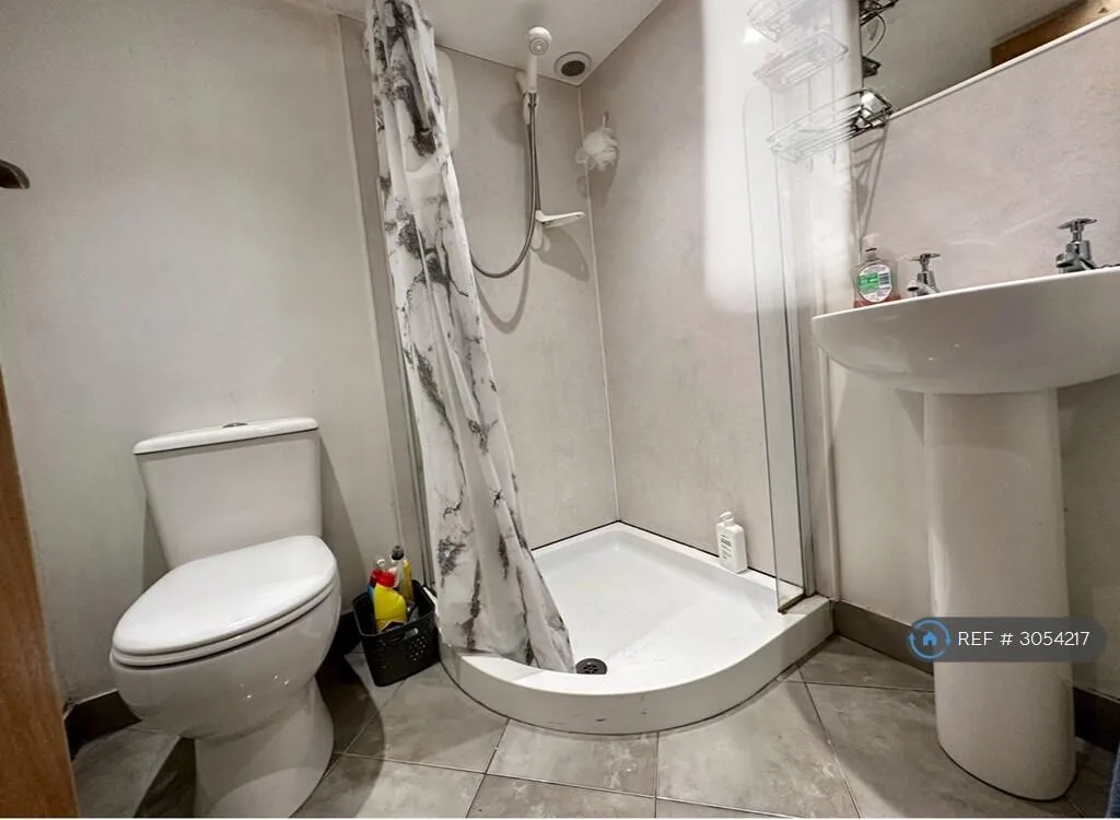 5 bedroom terraced house for rent