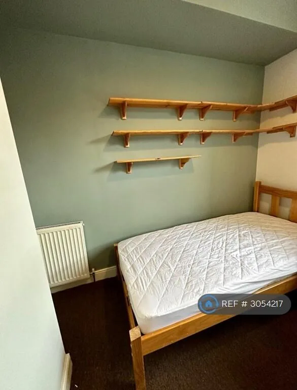 5 bedroom terraced house for rent