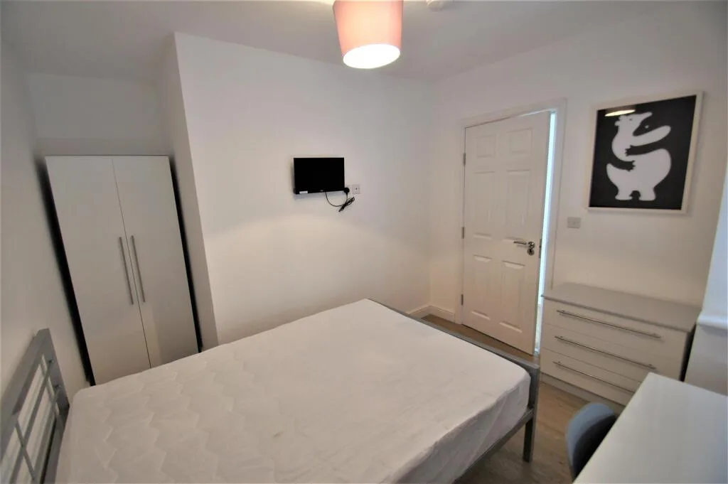 5 bedroom terraced house for rent