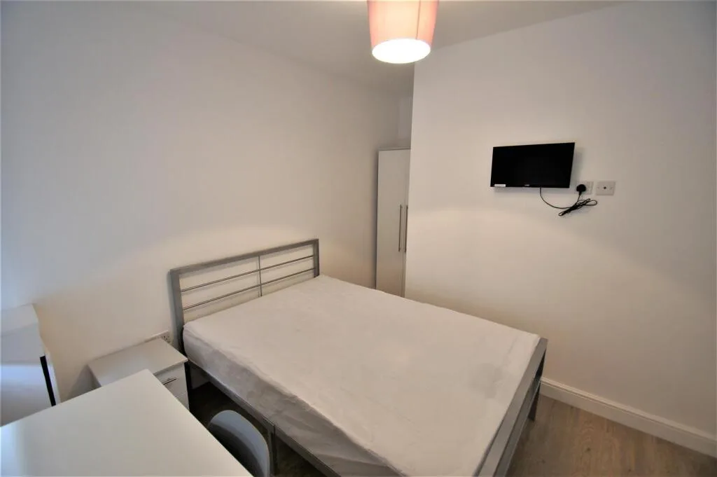5 bedroom terraced house for rent
