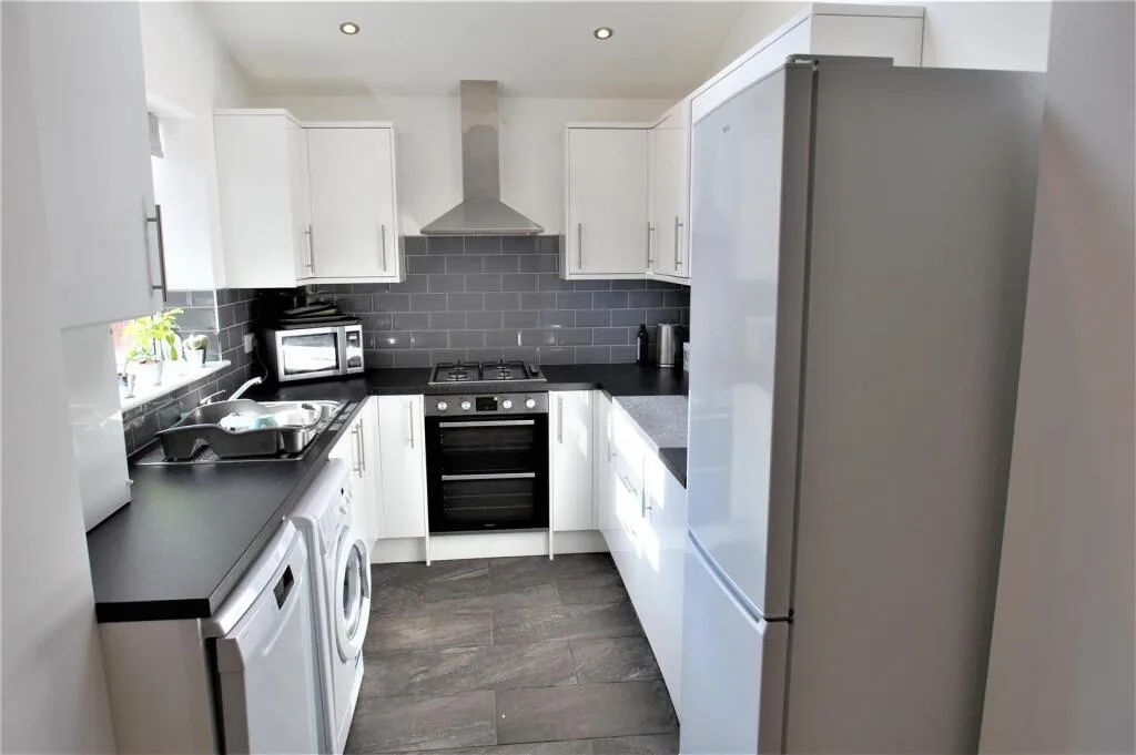 5 bedroom terraced house for rent