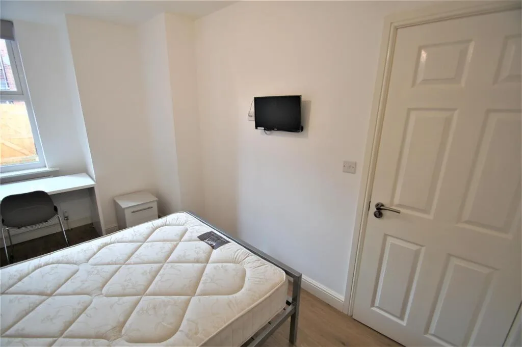 5 bedroom terraced house for rent