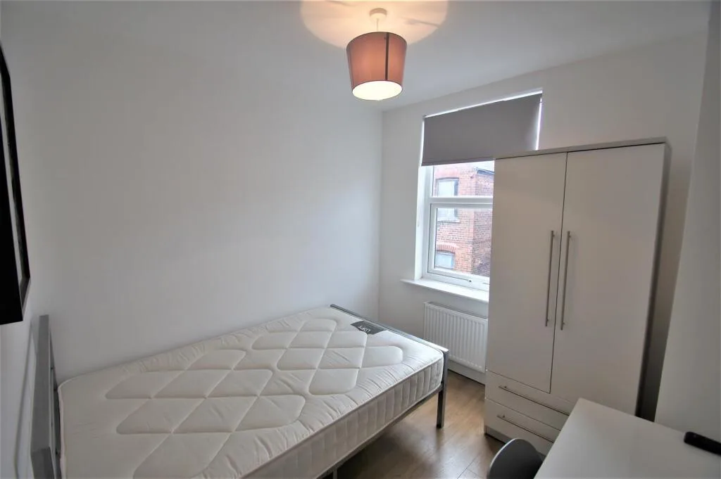 5 bedroom terraced house for rent
