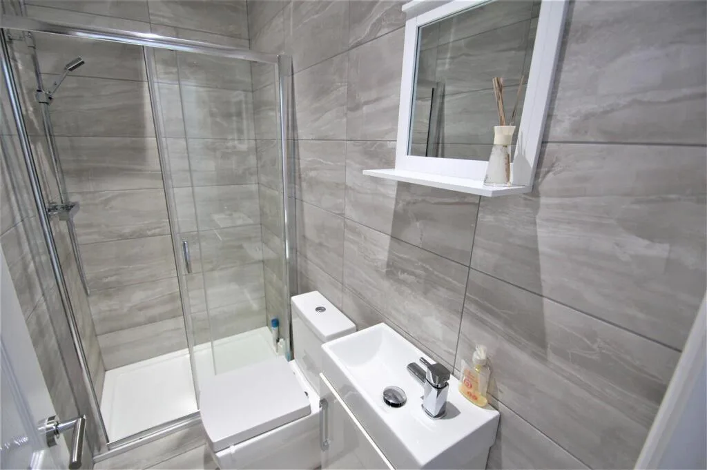 5 bedroom terraced house for rent