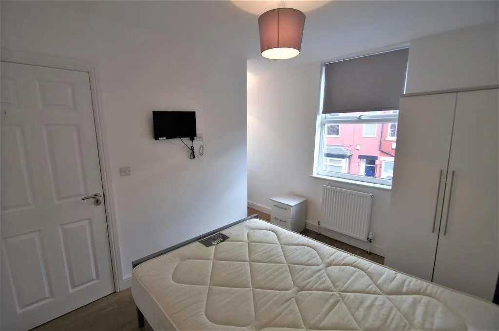 5 bedroom terraced house for rent