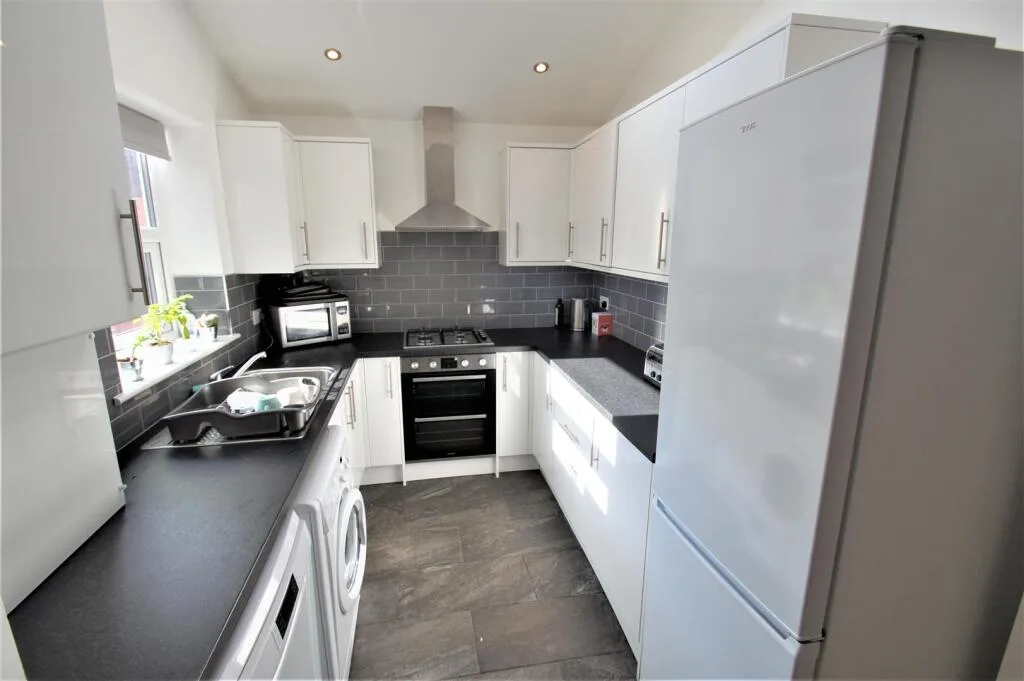 5 bedroom terraced house for rent