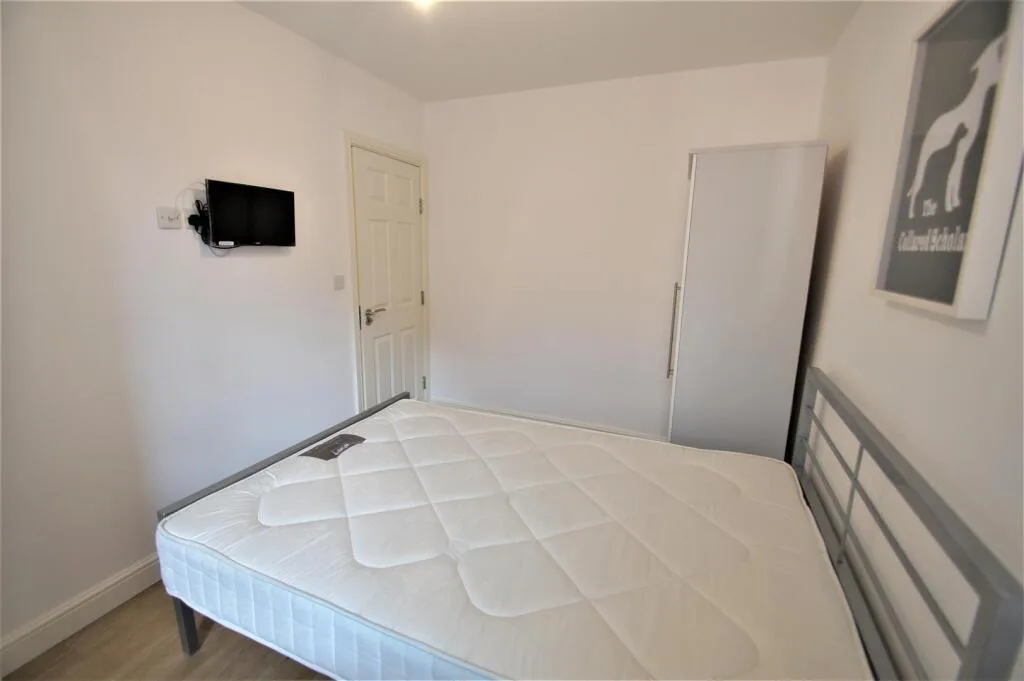 5 bedroom terraced house for rent