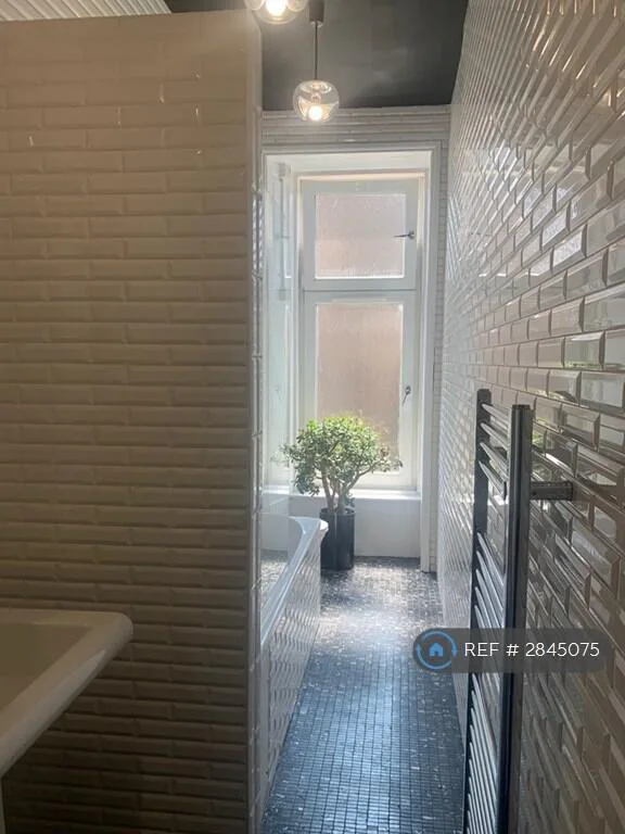 5 bedroom flat for rent