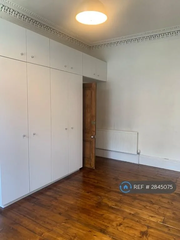 5 bedroom flat for rent