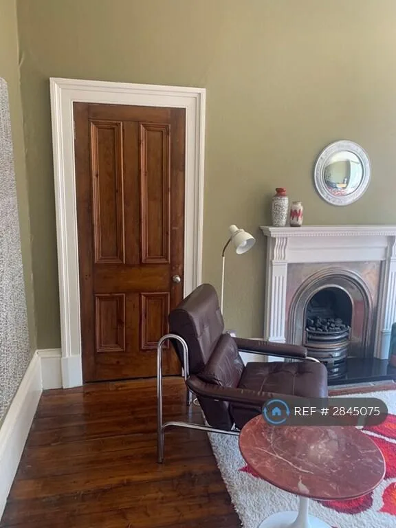 5 bedroom flat for rent