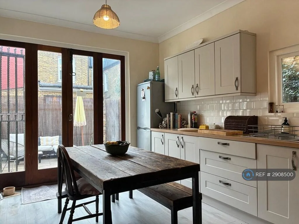 4 bedroom terraced house for rent