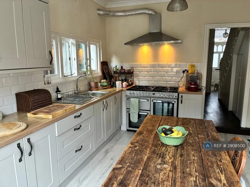 4 bedroom terraced house for rent