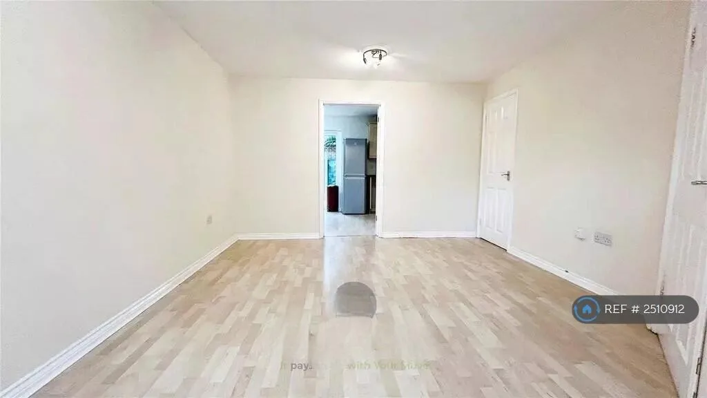 3 bedroom end of terrace house for rent
