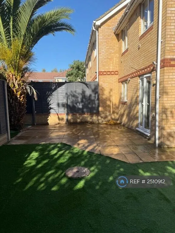 3 bedroom end of terrace house for rent