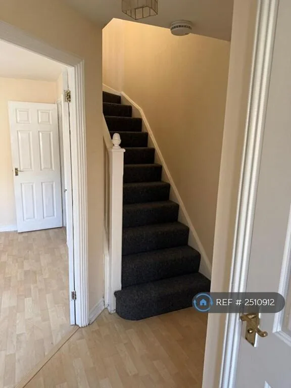 3 bedroom end of terrace house for rent