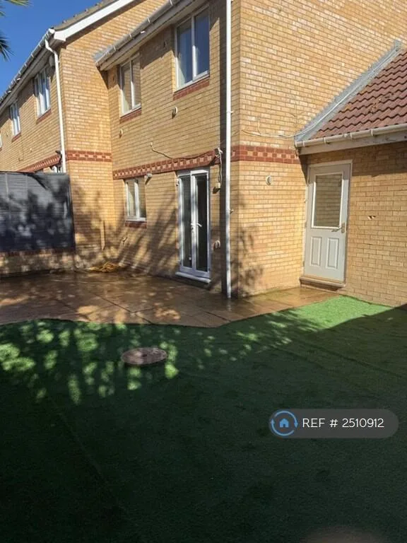 3 bedroom end of terrace house for rent