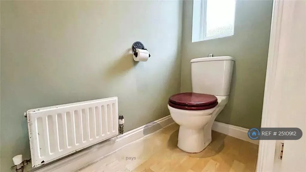 3 bedroom end of terrace house for rent