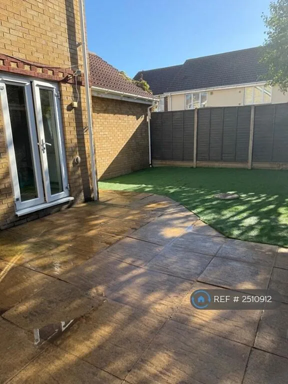 3 bedroom end of terrace house for rent