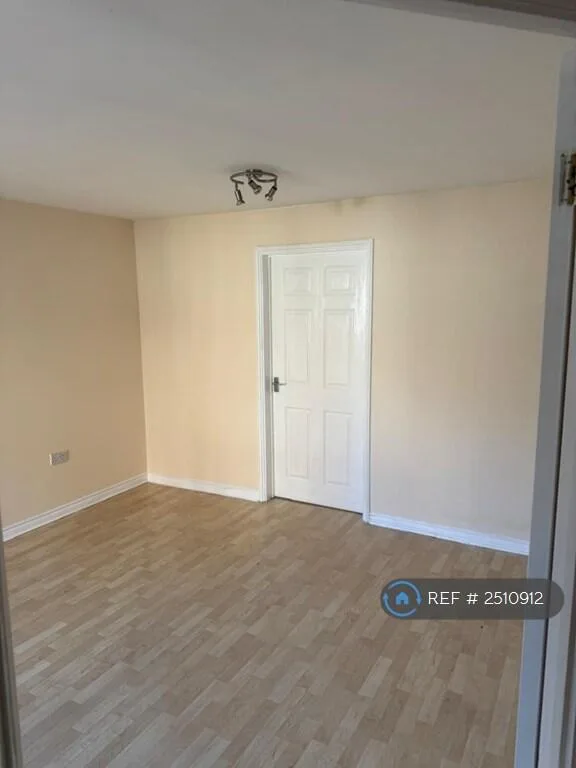 3 bedroom end of terrace house for rent