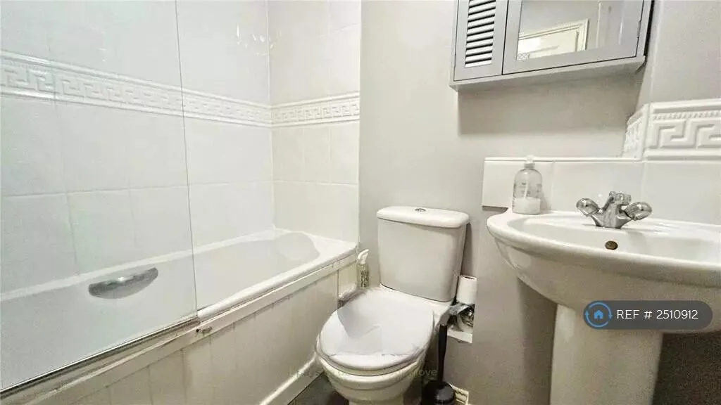 3 bedroom end of terrace house for rent