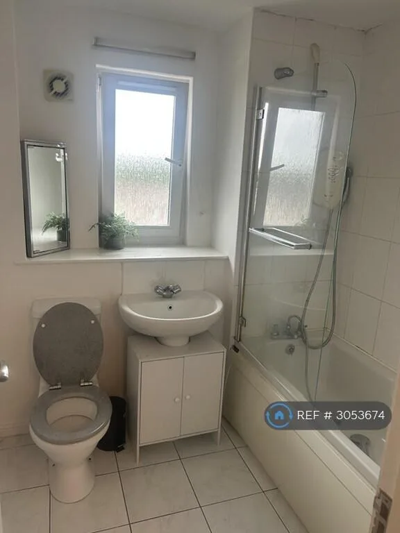 3 bedroom semi-detached house for rent