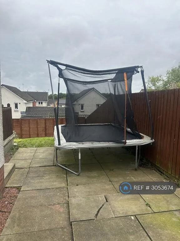 3 bedroom semi-detached house for rent