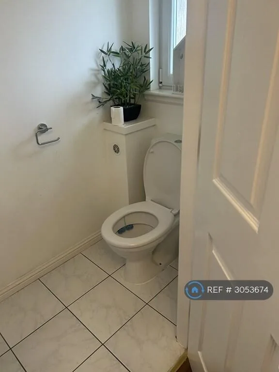 3 bedroom semi-detached house for rent