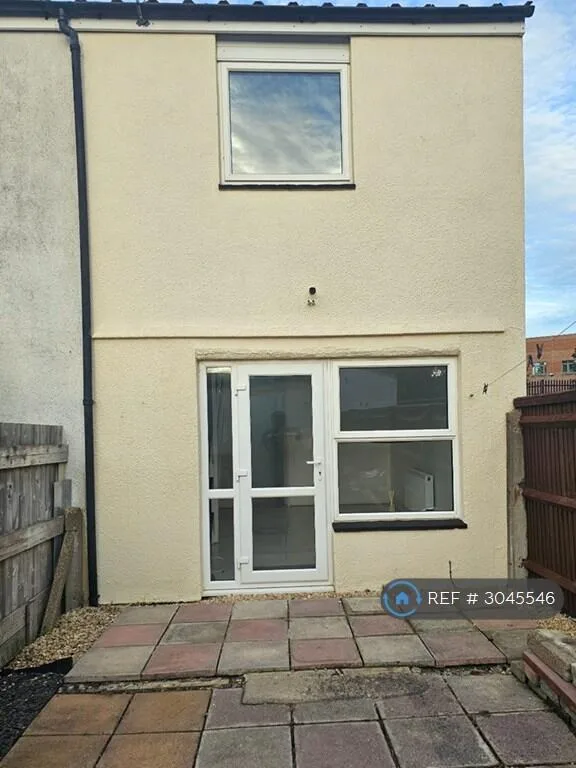 2 bedroom end of terrace house for rent